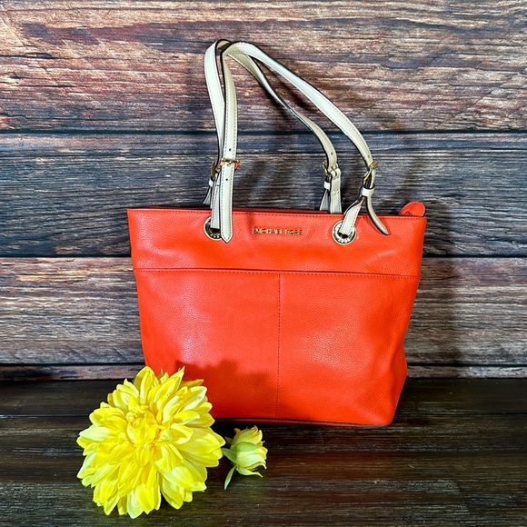 Michael Kors Handbags - Micheal Kors Very Orange Medium Shoulder Tote! In Excellent Condition!